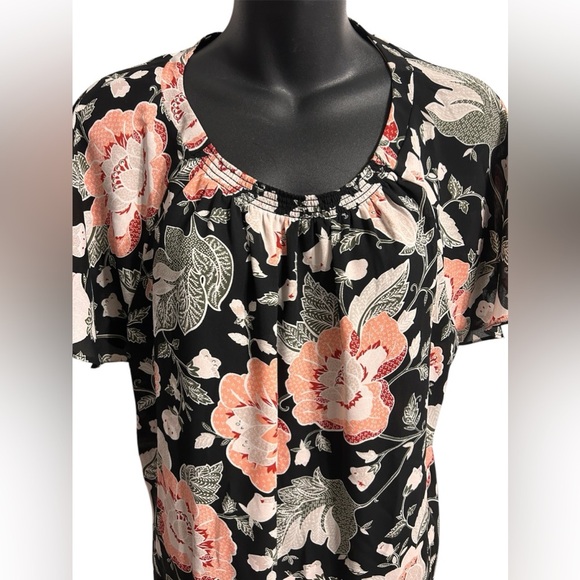 Loft floral blouse with flutter sleeve size medium - Picture 2 of 7
